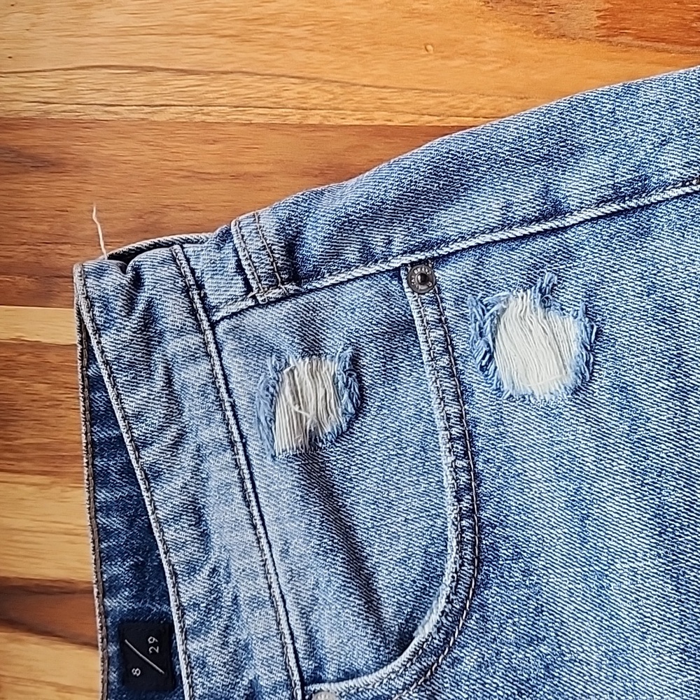 NWOT Lucky Brand denim Boyfriend Short size 29 8 Light Wash Distressed Raw Edge - Picture 6 of 10
